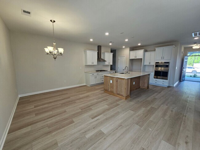 Building Photo - 2215 Flatleaf Ct
