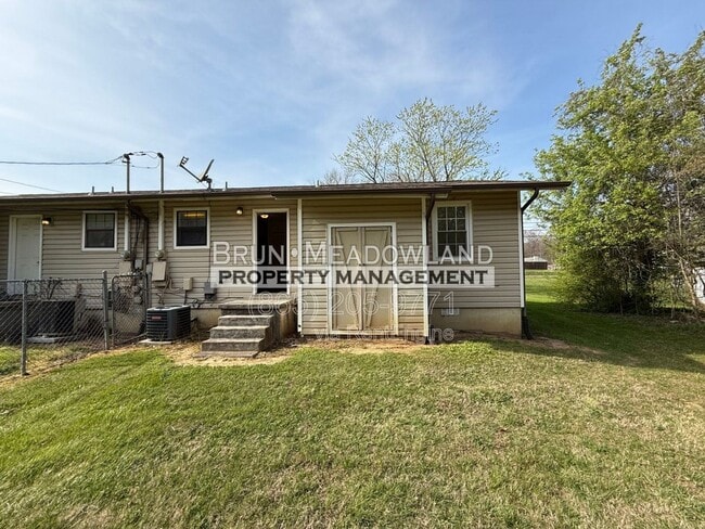 Building Photo - 1930 Lovell Rd