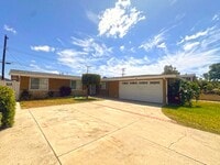 Building Photo - Spacious 4 Bedroom Home in Quiet Neighborhood