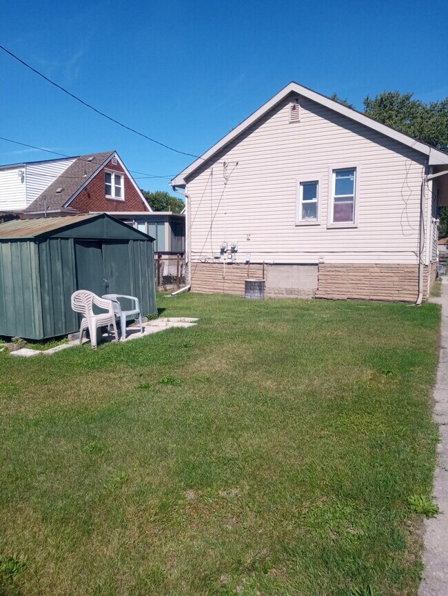 Building Photo - 40 E Glenwood Ave