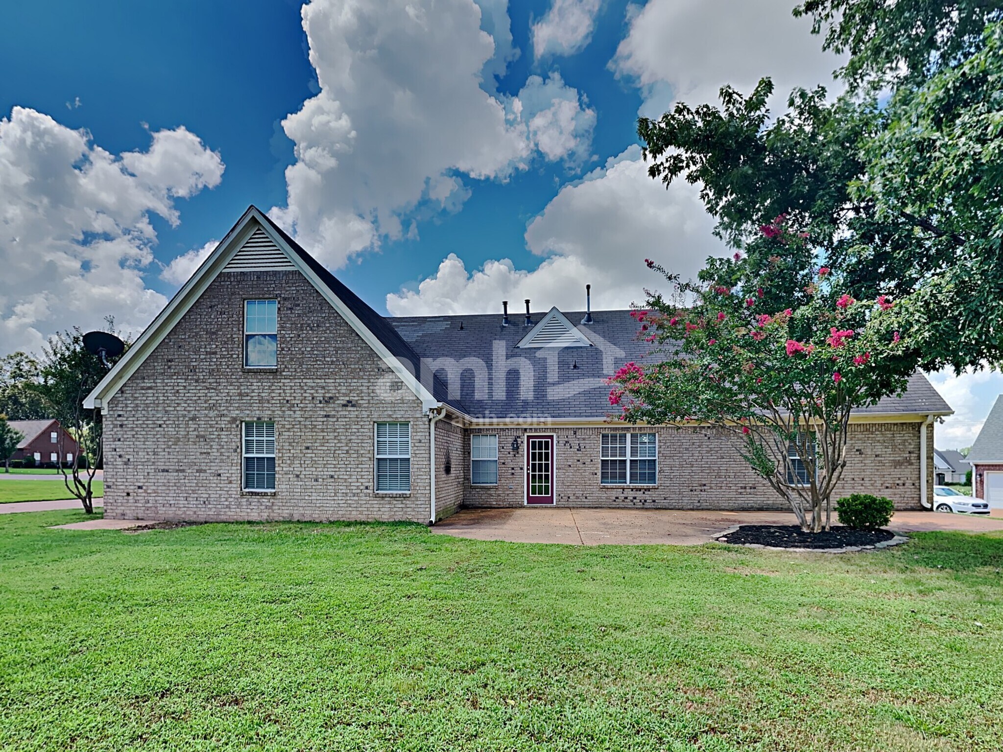 Building Photo - 8014 New Castle Cv