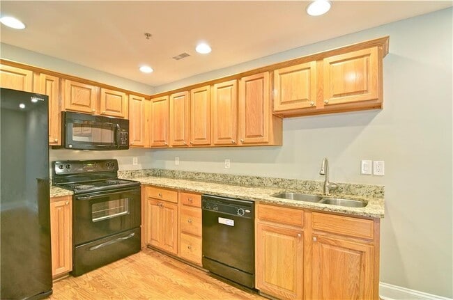 Building Photo - 504 Madison Ct