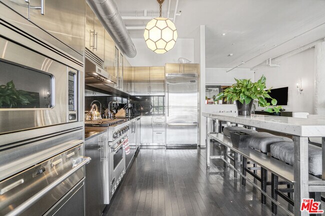 Building Photo - 1645 Vine St