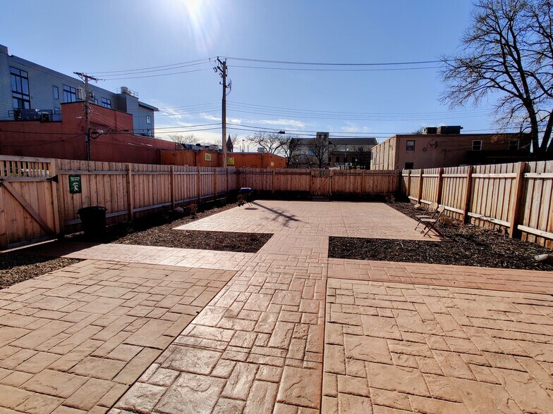 Building Photo - 2532 1st Ave S