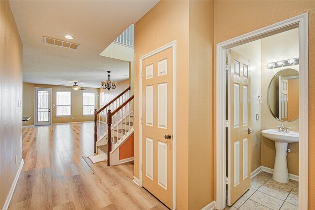 Building Photo - 4814 Mint Trails