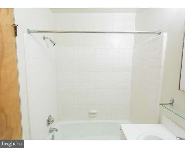 Building Photo - 721 Spruce St