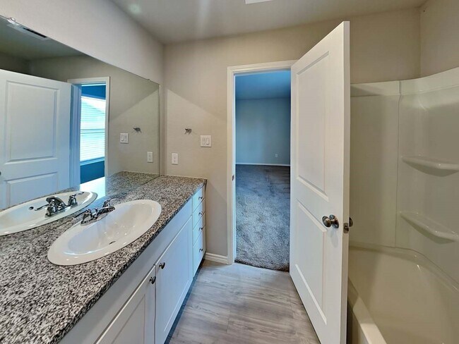 Building Photo - 10618 Varmus Dr