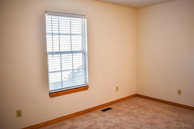 Building Photo - 505 Falcon Heights