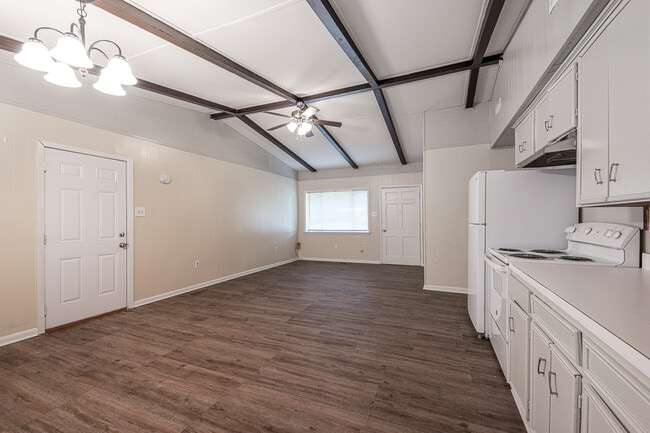 Building Photo - 4 Fulmer Ln