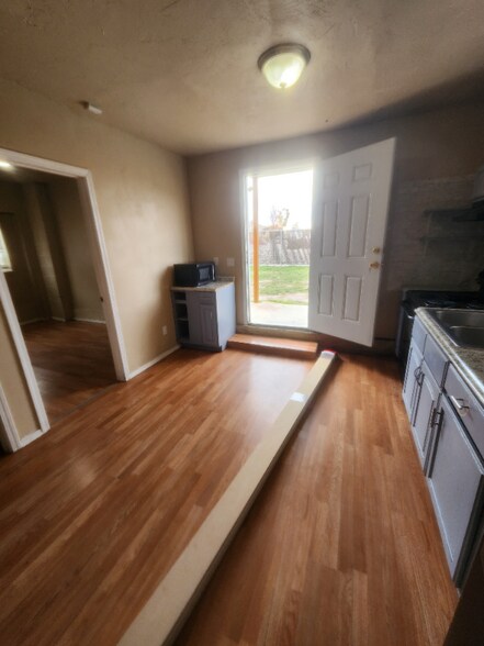 Building Photo - 57 N Center St