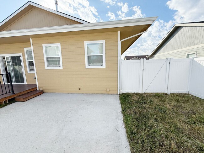 Building Photo - Sigle Family in East Valley