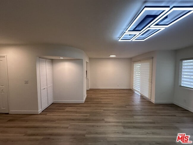 Building Photo - 314 S Clark Dr