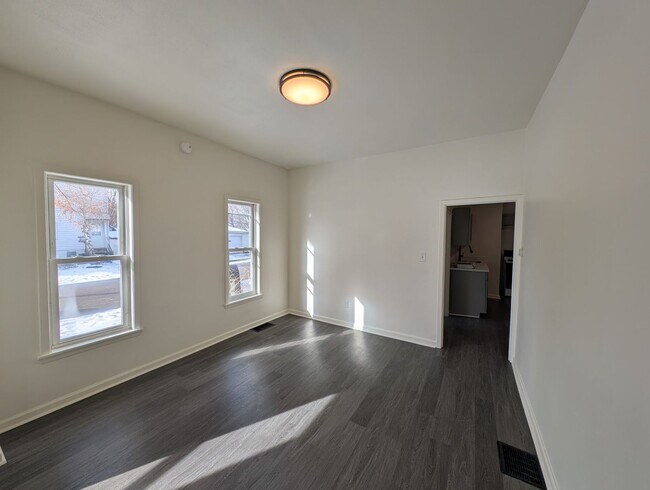 Building Photo - 502 E 2nd St