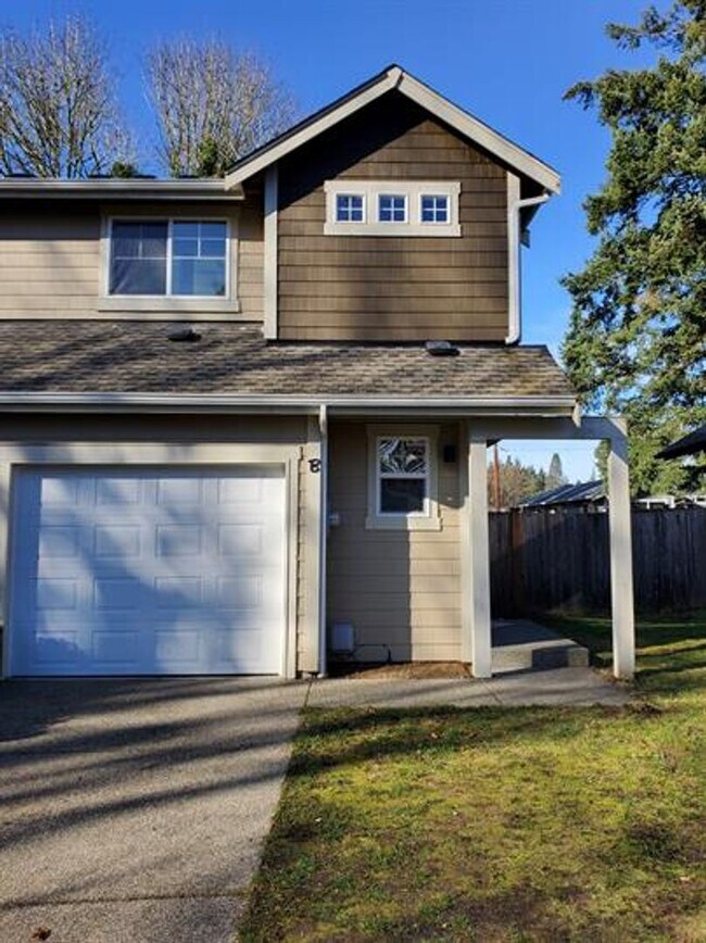 Building Photo - 3 Bedroom 2.5 Bath located in Tumwater