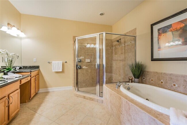 Building Photo - 13920 Clubhouse Dr