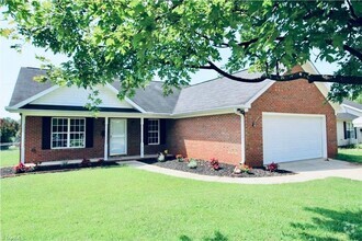 Building Photo - A beautiful home with 4 bedrooms