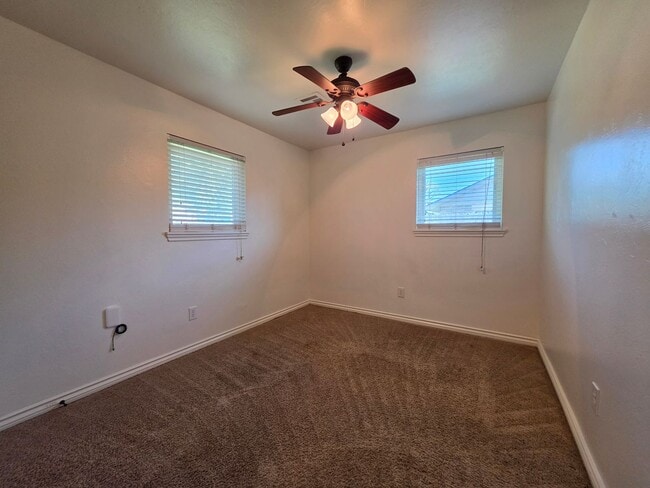 Building Photo - 3 bed, 2 bath home in Shawnee!
