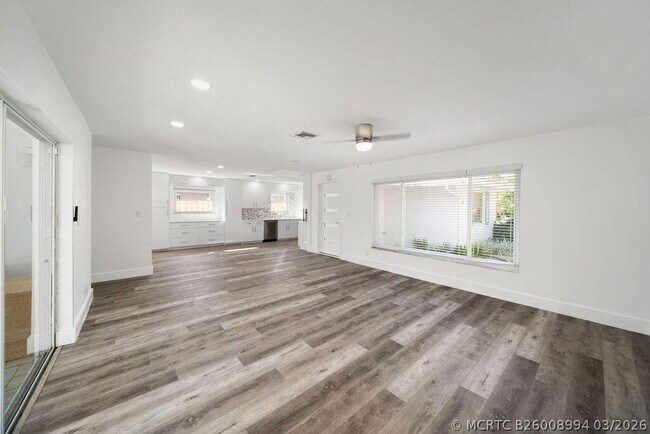 Building Photo - 518 Kingbird Cir