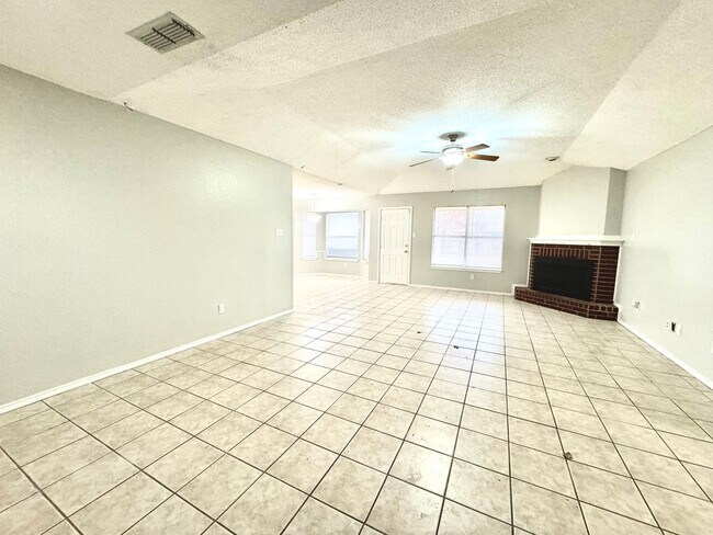 Building Photo - 3 bed 2 bath Large Storage Shed