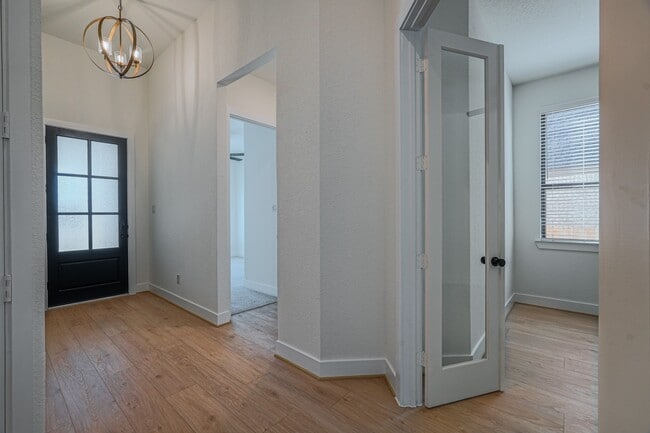 Building Photo - 564 Tawny Rim Dr