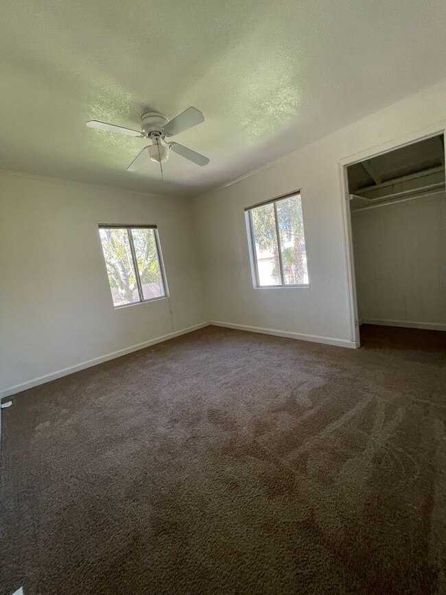 Building Photo - Cute 3 Bedroom