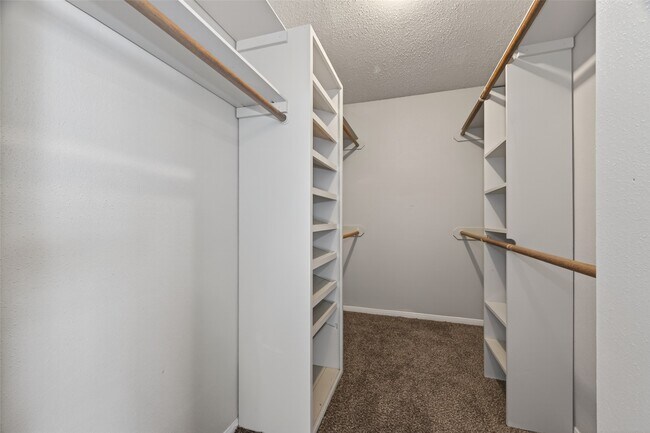 Building Photo - 21215 Park Bluff Dr