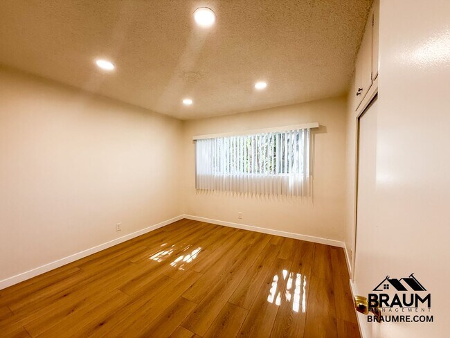 Building Photo - 5252 Hermitage Ave