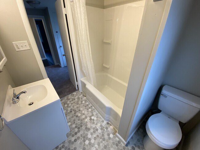 Building Photo - 119 Ann St