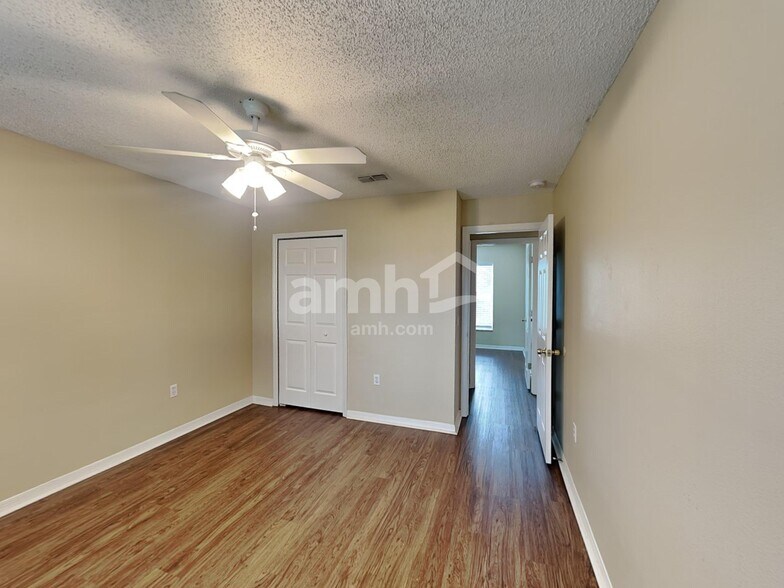 Building Photo - 3275 Hunters Chase Loop