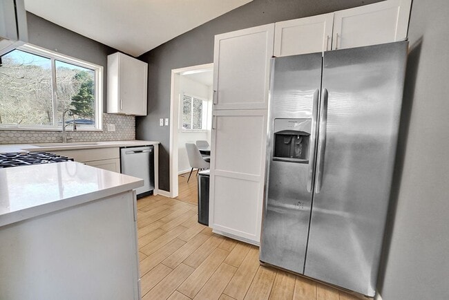Building Photo - 204 Woodside Dr