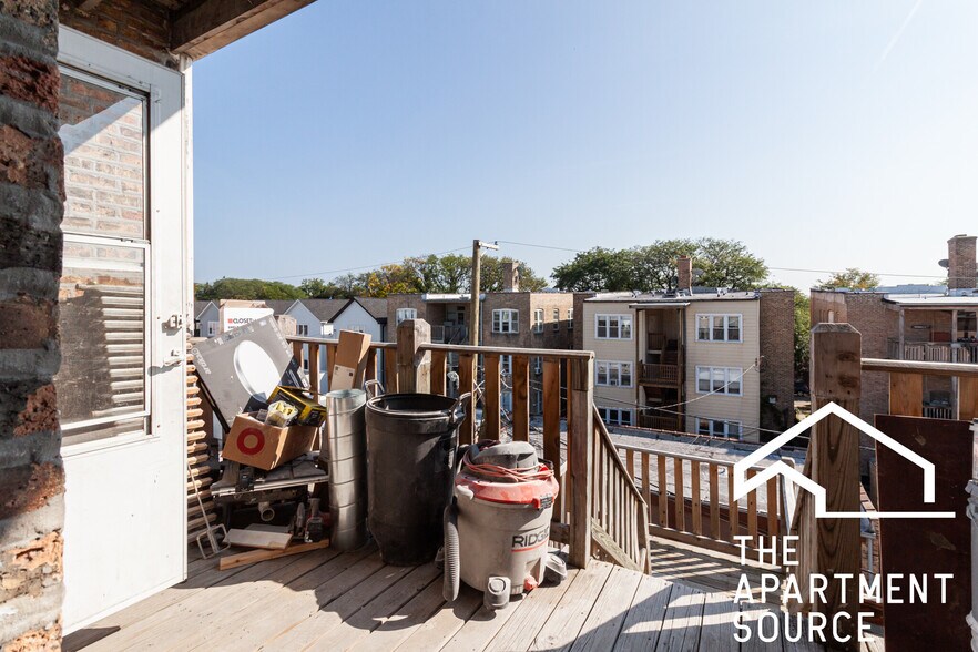 Building Photo - 2641 W Carmen Ave