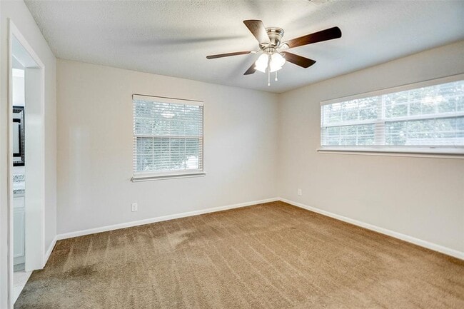 Building Photo - 13915 Charlynn Oaks Dr