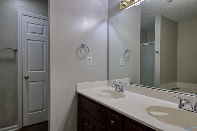 Building Photo - 110 Wildweed Ct