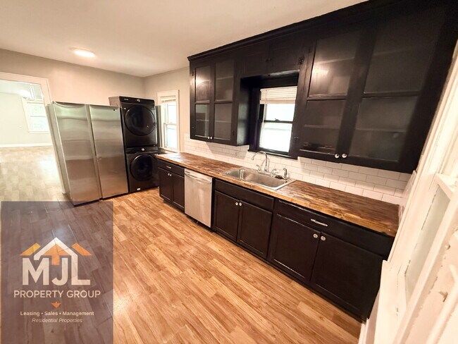 Building Photo - Updated 3 Bedroom / 1 Bath Home In KCMO *READY NOW*