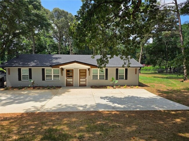 Primary Photo - 300 Dallas Rd
