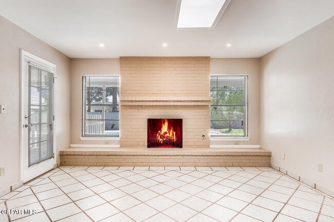 Building Photo - 5016 Cockrell Ln