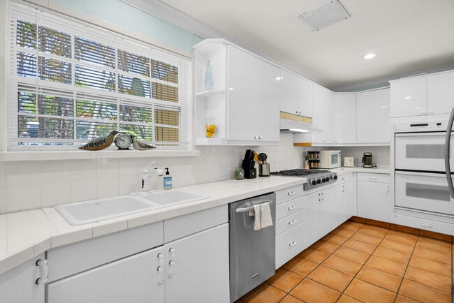 Building Photo - 511 29th St