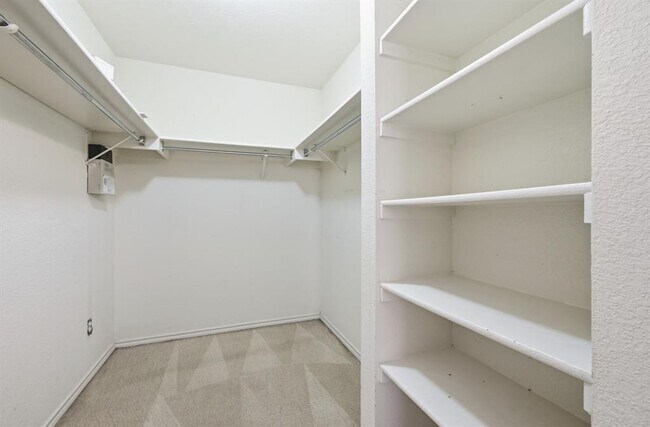 Building Photo - 11140 Currin Ln