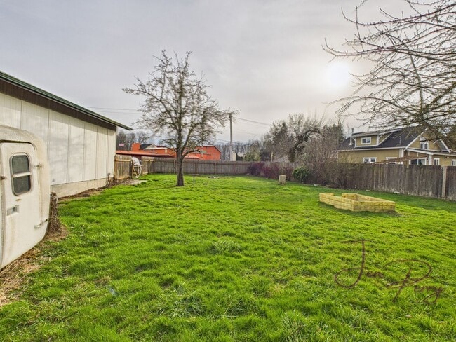 Building Photo - Two Bedroom One Bath House for Rent in Everson with Detached Garage