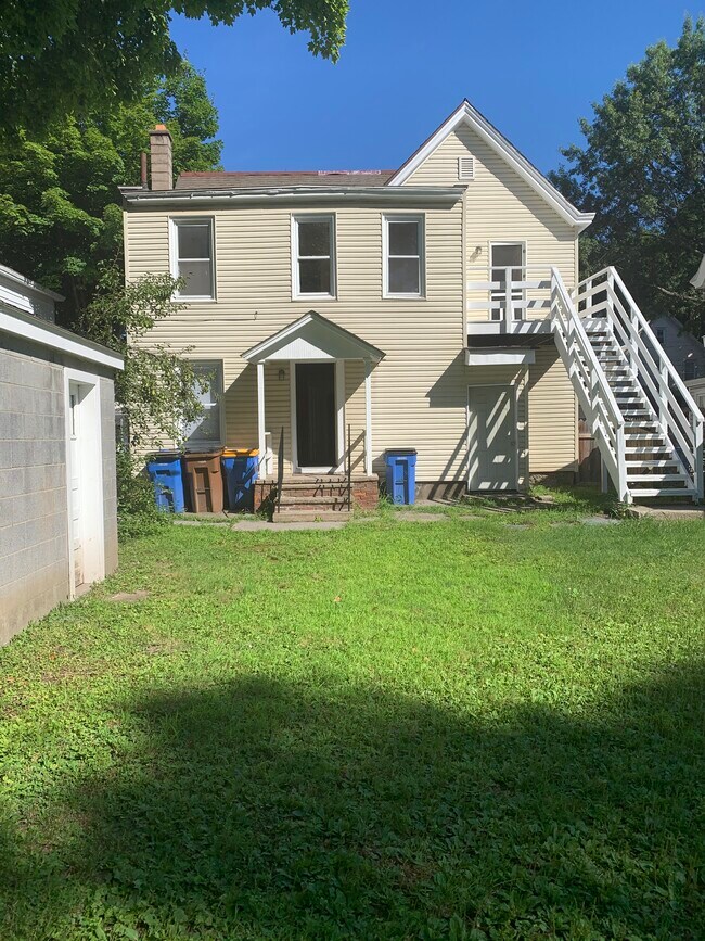 Building Photo - 124 Cedar St