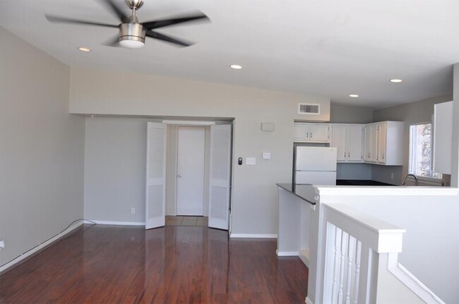 Building Photo - 1008 Clayton Nolen Dr