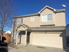 Building Photo - Welcome home to this charming 3-bedroom, 2.5-bath home with a loft in the desirable Village Pines...