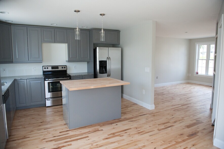 Building Photo - 635 Hanover Street