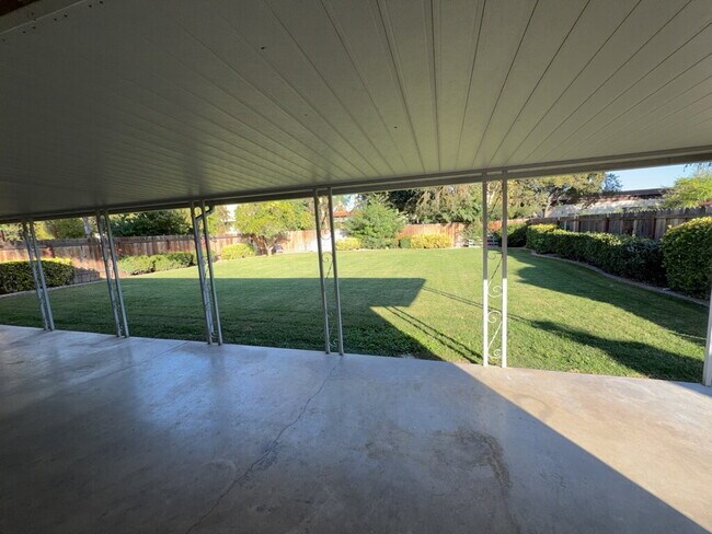 Building Photo - "Charming Riverside Retreat: Spacious 4-Be...