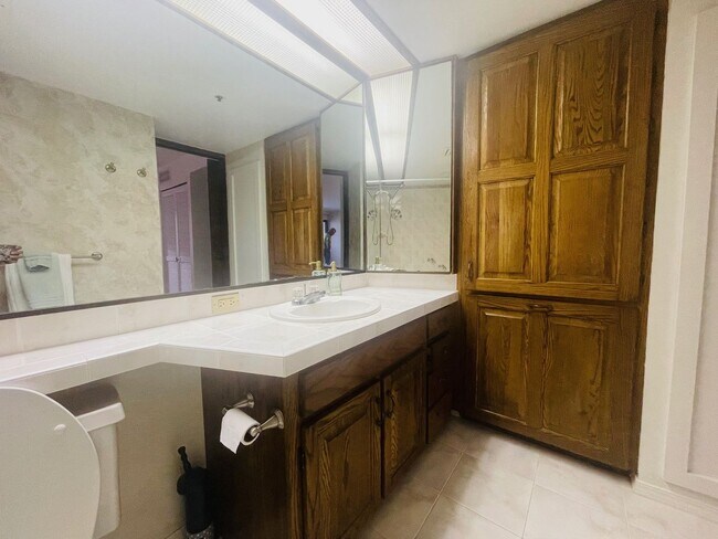 Building Photo - Commodore Condo Hawaii Kai