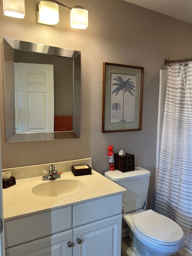 Building Photo - First Floor Condo at Bridgepointe - Beauti...