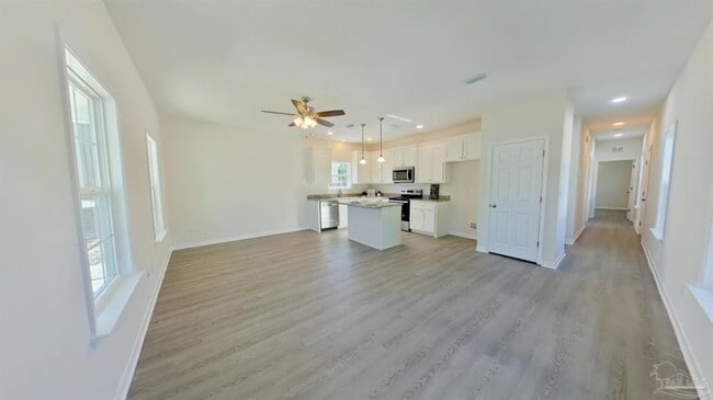 Building Photo - 2 bedroom in PENSACOLA FL 32501