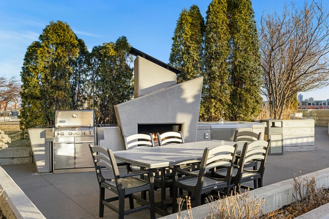 Building Photo - 929 Portland Ave