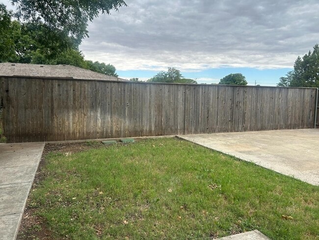 Building Photo - 7702 Knoxville Dr