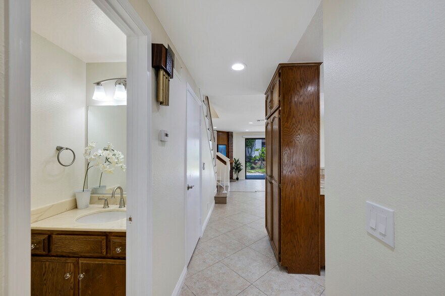 Building Photo - 319 Molokai Dr